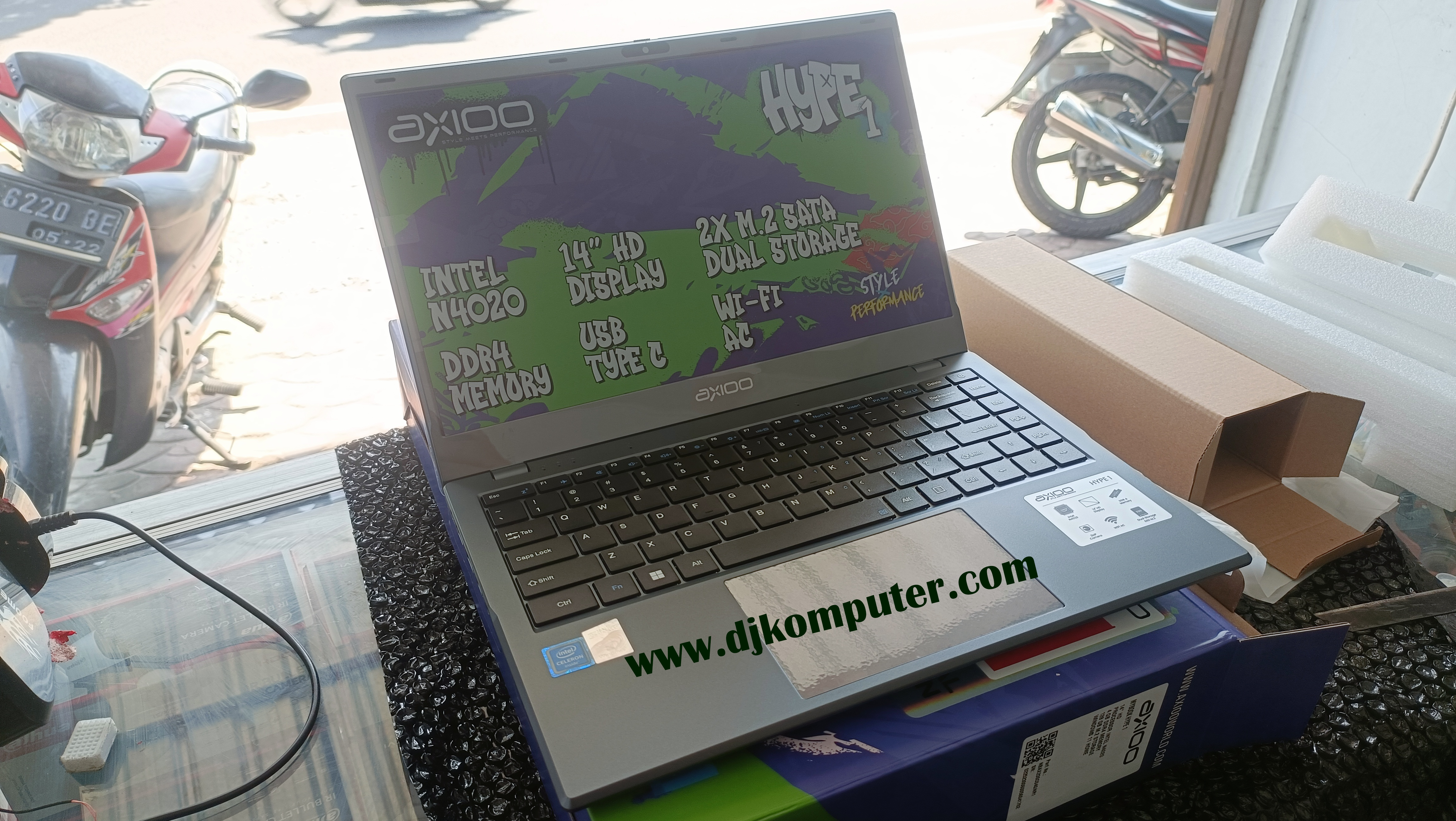 <p><strong>Apa yang Ditawarkan oleh Didin Jaya Komputer?</strong> <strong>Produk Komputer Murah untuk Sekolah</strong> Didin Jaya Komputer menjual berbagai jenis komputer yang cocok untuk keperluan sekolah, antara lain: <strong>Komputer desktop</strong> yang ergonomis, dapat ditempatkan di lab komputer atau ruang kelas komputer. <strong>Laptop/Mini PC</strong> ringan dan portabel, cocok untuk guru atau siswa yang butuh fleksibilitas membawa perangkat ke rumah atau ke sekolah. <strong>All-in-One PC</strong>, agar ruang kelas tidak terlalu penuh karena kabel dan perangkat terpisah, lebih bersih tampilannya.</p>